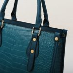 Exquisite Allure: Luxury Crocodile Pattern Shoulder Bag